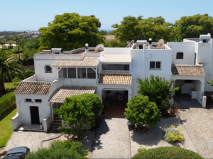 3-BED TOWNHOUSE WITH ROOFTOP TERRACE AND POOL 
