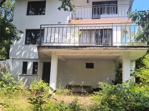 Solid villa with plot of land and nice location near Sofia
