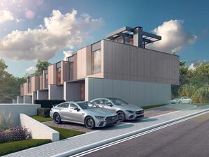 Luxury Townhome with Private Garden and Rooftop