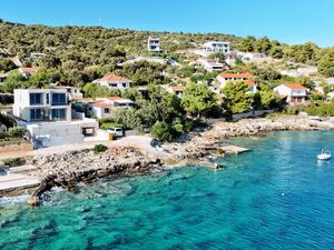 Exceptional Seafront Villa in Sevid – A Rare Coastal Gem