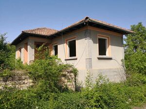 Small Property for total renovation in Vinograd North of VT 