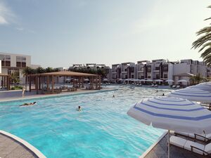 2beds apartment 86sqm +86sqm roof pool view in hurghada
