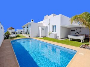  4 Bed Villa + Heated Pool in Lanzarote, Canary Islands