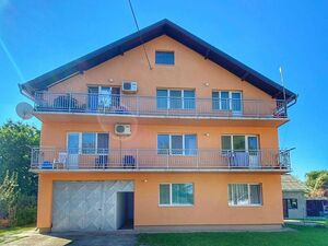 Sale of a house with several apartments and a garage