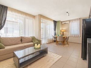 Apartment with 2 Bedrooms, 2 Balconies & Pool View | Bravo 5