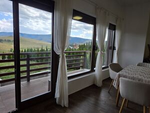 ELITE LOCATION LUX THREE-ROOM APARTMENT FOR SALE