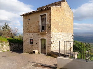 Detached house in Castelbottaccio whit garden -AG102