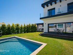 €1.055.000 / 3br - 309m2 - Modern 3-Bedroom Villa in Cascais