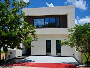 Modern residential in the exclusive Altozano complex