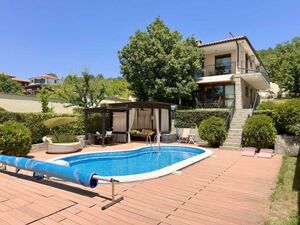 Two-Storied House with sea view and Pool, Kosharitsa