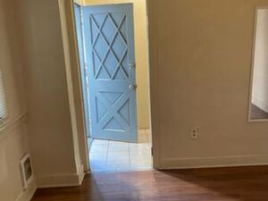 Newly Renovated Private Room with Private Entrance