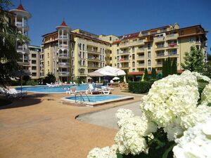 Pool View 2 Bed, 2 Btah Apartment, Summer Dreams