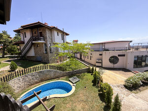 2-Bedroom Apartment in Bay View Villas, Kosharitsa