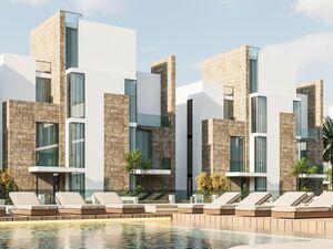 🏡 Pool View Apartment with Private Garden in Long Beach 