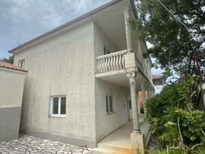 Дом у моря в живописной Жанице, Луштица