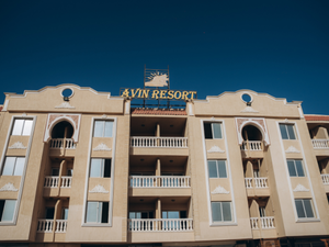 Avin Resort – Modern 2-Bedroom Pool View Apartment