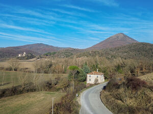 Charming Country House with 3 Apartments in Umbria (Italy)