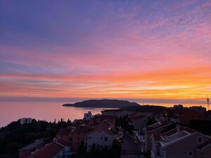 🌊 For Sale: 1-Bedroom Sea-View Apartment in Bečići