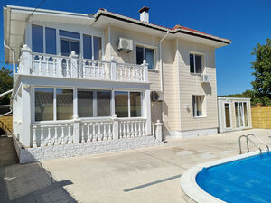 Modern House with Panoramic Mountain Views, 6 km from the Be