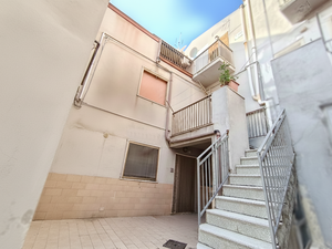 CASA INDIPENDENTE NEL CENTRO STORICO DI ASSORO SICILIA 