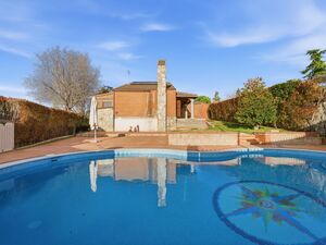 MADRID-Unique chalet with panoramic garden and swimming pool