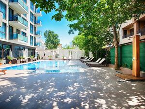 154 sq. m. Apartment with 3 bedrooms and own yard, Sun Gate