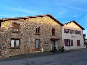 Fully-renovated 6-bed detached-residential or commercial use