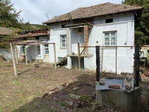 Solid Property in the village of Dimcha in VT