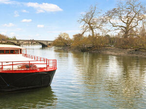 FREEHOLD RESIDENTIAL LONDON MOORING   £1,200,000