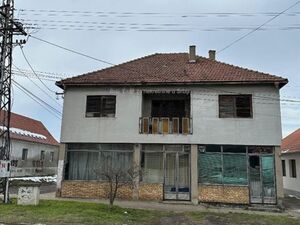 House in the very center of Stari Banovac