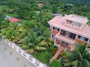 Beautiful Waterfront Beach House with Spectacular Views