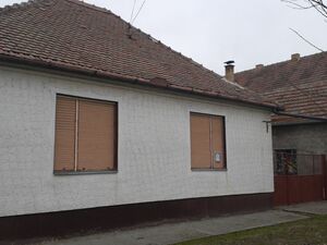 I am selling a house in Jarkovac-Secanj