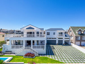 Luxury Myburgh Park Home with Flatlet & Lagoon Views
