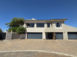 3-Story Home With Lagoon View In Myburgh Park, West Coast.