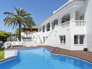 ELEGANT FAMILY VILLA IN PRIME LOCATION OF ELVIRIA