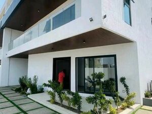 LUXURY 4-BEDROOM TOWNHOUSE T LET@TSEADDO