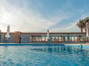 Beachfront 2-Bedroom appartment with sea view in Arabia