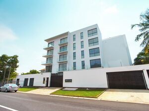 LUXURY FURNISHED 1-BEDROOM FLAT TO LET@AIRPORT