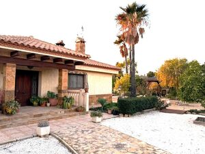 Energy-Independent Villa with Pool on 2,000 m² Plot