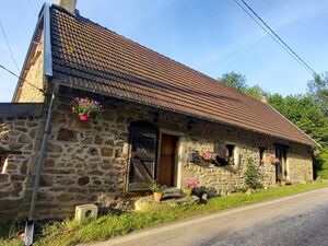 Farmhouse with Large Garden & Woodland