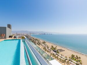 Luxury 4-Bedroom Seafront Apartment in Málaga Towers