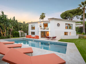 STUNNING MEDITERRANEAN VILLA WITH REFINED INTERIORS IN NUEVA