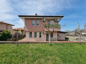 Spacious 4-Bedroom House with Garden | Kosharitsa