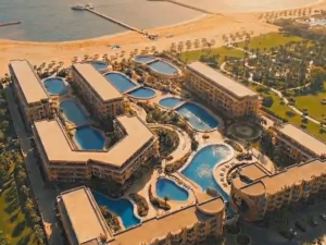 🌊✨ Luxury Apartment with Sea & Pool View 