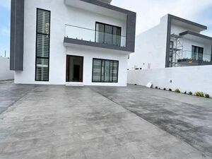 MODERN 4-BEDROOM +BQ TOWNHOME FOR SALE@ SAKUMONO ESTATE