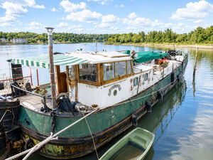 Traditional Dutch Tjalk on Residential Mooring  - £89,000