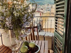 Beautifully curated 4bd apartment on Italian seaside