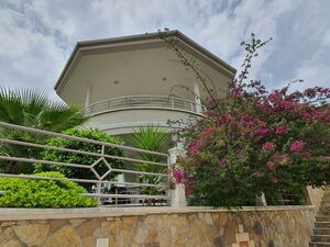 Luxury 2+1 with Private Detached Garden in Tepe