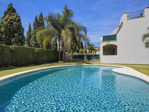 NAGÜELES, MARBELLA, ELEGANT FAMILY TOWNHOUSE WITH GARDEN