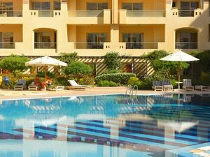 1BR Apartment 69Sqm directly on the pool
